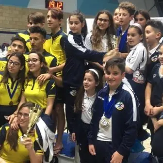 Nuoto, i ragazzi della Penta Vibo campioni regionali d'inverno