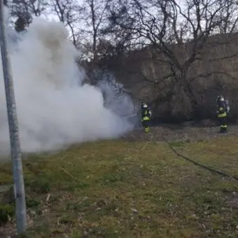 Incendio divampa nell'area del depuratore a Vallefiorita