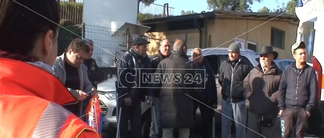 Parcheggi per dializzati occupati abusivamente, scatta la protesta a Soverato