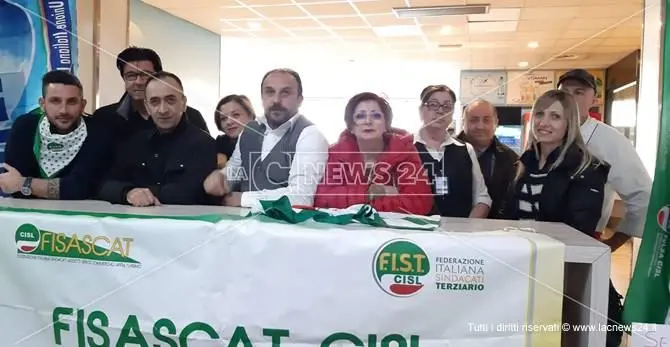 Lavoratori bar aeroporto, «Vergognoso il comportamento della nuova azienda»