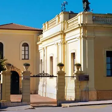Il Valentianum nel mirino dei vandali, vetri rotti a colpi di sassi
