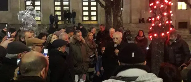Cosenza, i comitati No Metro e Prendocasa in piazza: «Unica battaglia»