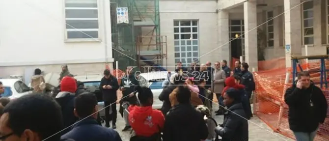 Blitz del comitato Prendocasa al comune di Cosenza