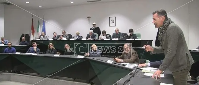 Rende, De Rose: «Guardiamo oltre le miserabili scene dell’ultimo consiglio»