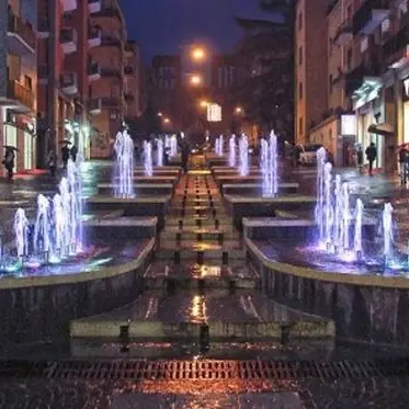 Pipì nella fontana a Cosenza, gli autori della bravata si costituiscono