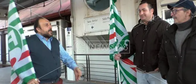 Lavoratori bar aeroporto, continua la protesta