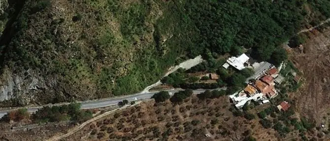 Tiriolo, parete rocciosa pericolante: traffico limitato sulla ss 558