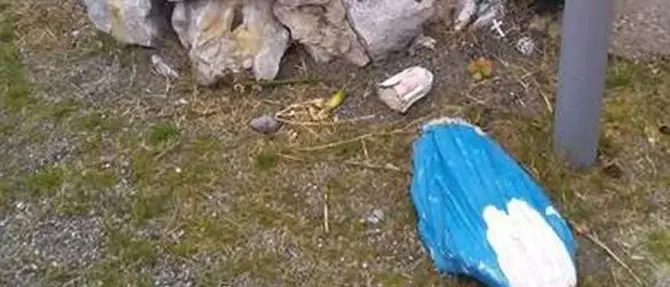 Gizzeria, vandali distruggono la statua della Madonnina