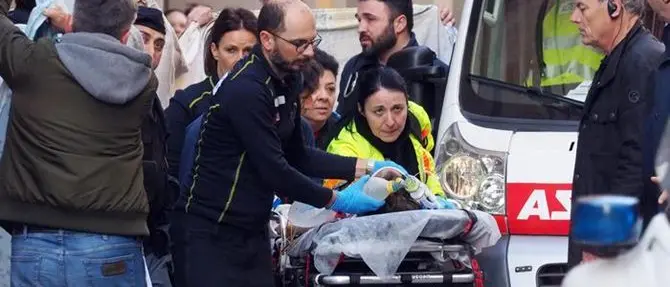 Cade dal carro di carnevale, bimbo di 2 anni in gravi condizioni