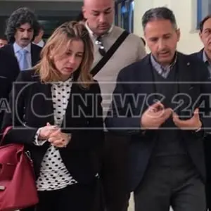 Blitz del ministro Grillo all’ospedale di Locri. «Voglio rendermi conto della realtà di persona»