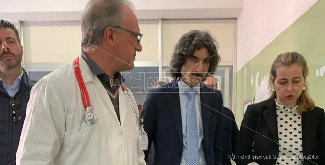 Visita a sorpresa del ministro Grillo anche all’ospedale di Polistena