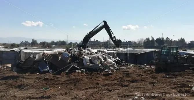 San Ferdinando, continua l’abbattimento della baraccopoli