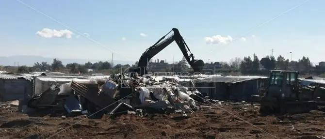 San Ferdinando, continua l’abbattimento della baraccopoli