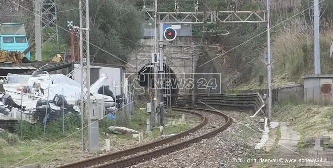 Linea ferroviaria Paola-Cosenza, 50 giorni di lavori nella galleria Santomarco