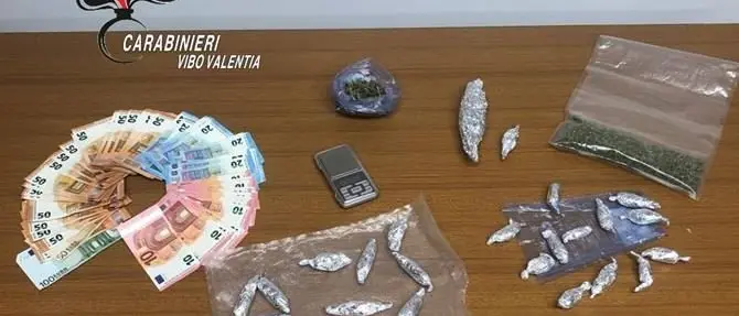 Una casa dello spaccio in pieno centro, blitz antidroga a Maierato