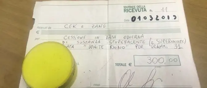 Spacciava droga con tanto di ricevuta: arrestato 21enne