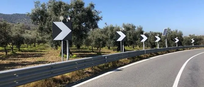 Statale 106, rubate le batterie dei lampeggiatori di sicurezza