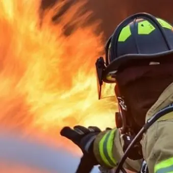 Strongoli, tre autoarticolati in fiamme nella notte