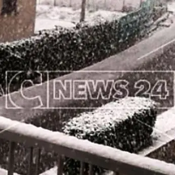 Colpo di coda dell'inverno in Calabria. Vento, neve e gelo nella provincia cosentina
