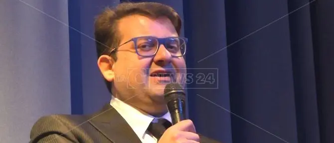 Paola, in fiamme l'auto di un giornalista: si pensa a un'intimidazione