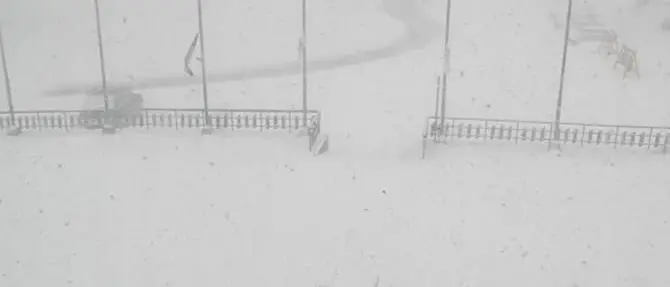 Bufera di neve a Lorica, chiusi gli impianti sciistici