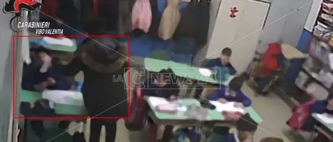 Urla, minacce e insulti ai bambini: obbligo di dimora per due maestre di Zungri