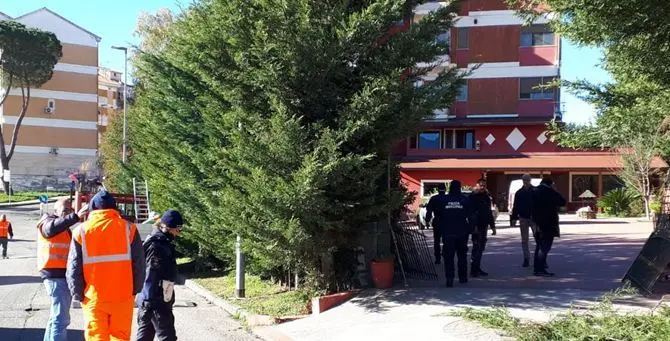 Cosenza, abbattuto il manufatto abusivo denunciato da Striscia