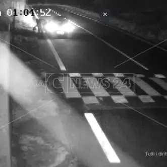 Vibo, lo zozzone colpisce ancora… beccato dalle telecamere