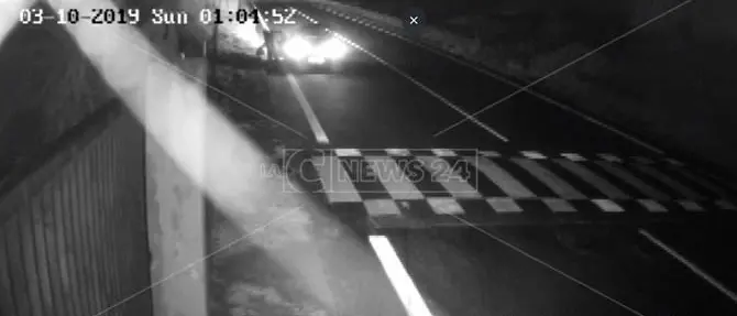 Vibo, lo zozzone colpisce ancora… beccato dalle telecamere