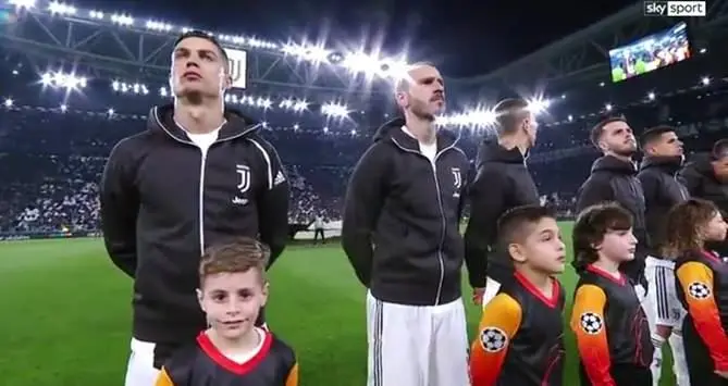 Ecco chi è il bimbo calabrese che ha accompagnato Ronaldo in campo