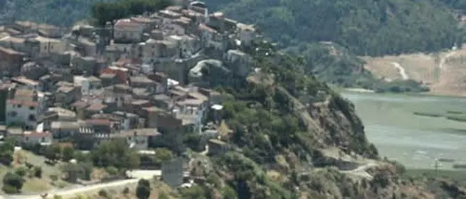 Case a 1 euro per ripopolare Tarsia, al via il progetto