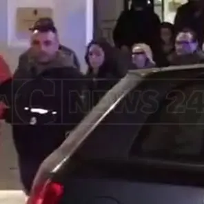 Si indaga su eventuali complici di Ciro Russo. Gli inquirenti: «Vicinanza a Maria Antonietta»