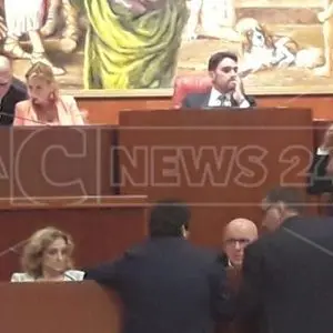 Pd a pezzi, le proposte sul tavolo: patto di fine legislatura e un candidato diverso da Oliverio