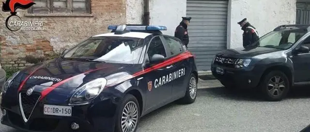 Rapinano una gioielleria e portano via 10mila euro: in manette due minori