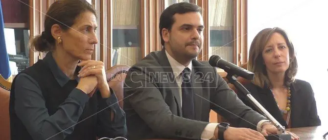 Il sottosegretario Sibilia a Catanzaro: «Scioglimento spia d'illegalità»