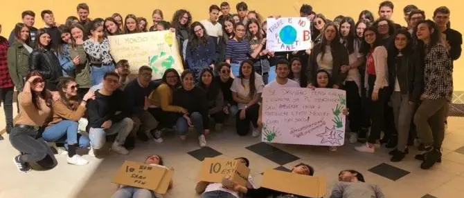 «Mentre il mondo si mobilita per l'ambiente in Calabria il silenzio è assordante»