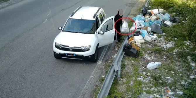 Non c'è pace per i “lordazzi” di Catanzaro: nuove foto, nuove multe