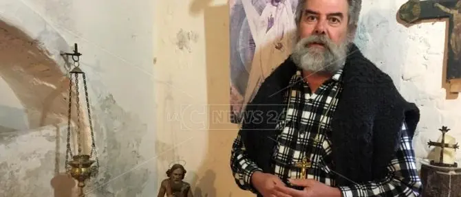 Caulonia, la statua di Sant'Ilarione torna a casa. La gioia del guardiano del convento