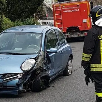 Catanzaro, perde il controllo del mezzo e impatta contro il guardrail