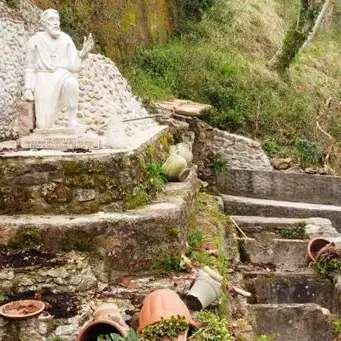 Raid vandalico a Vibo, danneggiata la statua di San Leoluca