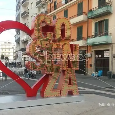 Love Cosenza, nuova installazione sull'isola pedonale