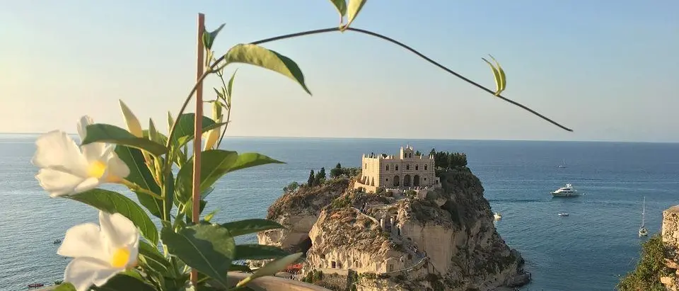 Nella città del sindaco “giardiniere” torna il concorso dei balconi fioriti