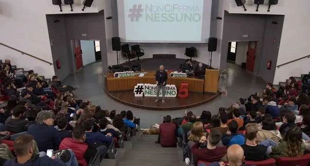 #NonCiFermaNessuno di Luca Abete fa tappa a Reggio