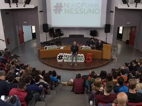 #NonCiFermaNessuno di Luca Abete fa tappa a Reggio