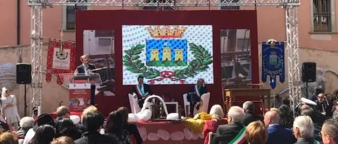 Un filo di seta unisce le città di Mendicino e Caserta