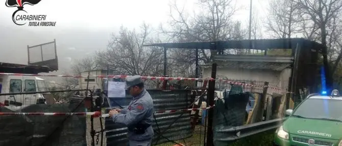 Longobucco, sequestrata officina abusiva adibita a discarica