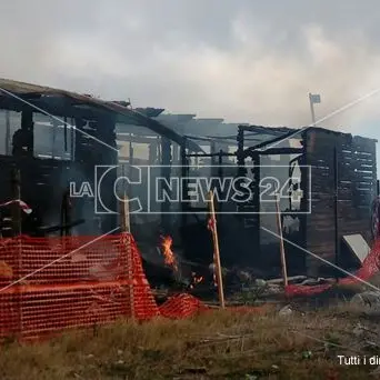 Catanzaro, incendio al lido Ionio: non era la 'ndrangheta ma il cognato