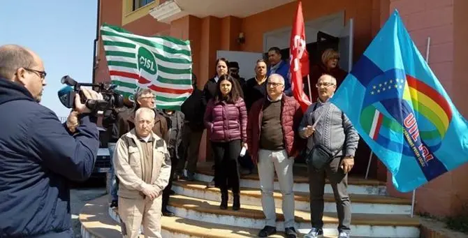 Lavoratori Corap abbandonati sul “carrozzone” regionale senza stipendi