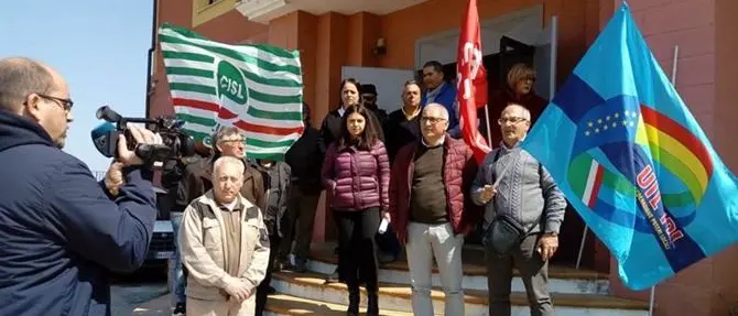 Lavoratori Corap abbandonati sul “carrozzone” regionale senza stipendi