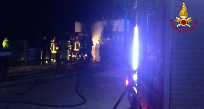 Muore mentre tenta di spegnere un incendio in azienda a Isola Capo Rizzuto